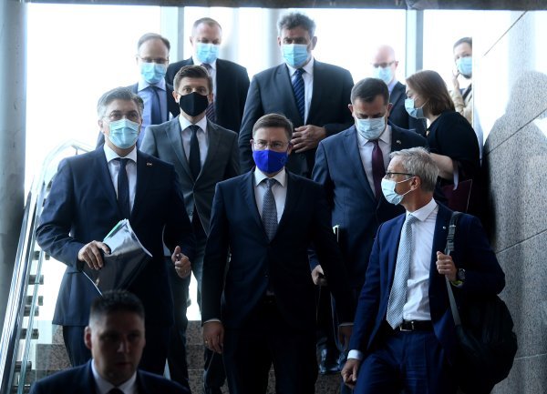 Plenković i Dombrovskis obratili se medijima nakon sjednice Nacionalnog vijeća