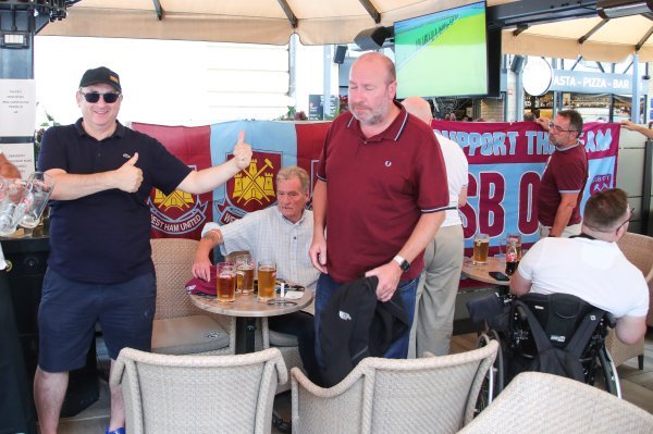 Navijači West Hama u Zagrebu