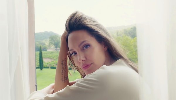 Angelina Jolie (1)