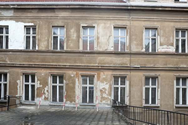 Zapušteno dvorište zgrade Hrvatskog sabora