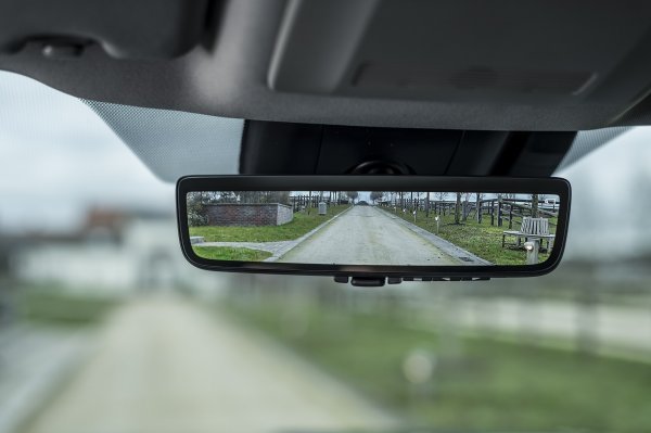 Toyota Highlander Hybrid AWD - unutarnji Smart-View-Mirror retrovizor s funkcijom digitalnog prikaza slike sa širokokutne stražnje HD kamere