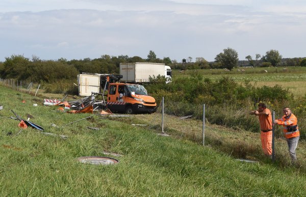Jastrebarsko: Prometna nesreća u kojoj je kamion naletio na vozilo HAC-a