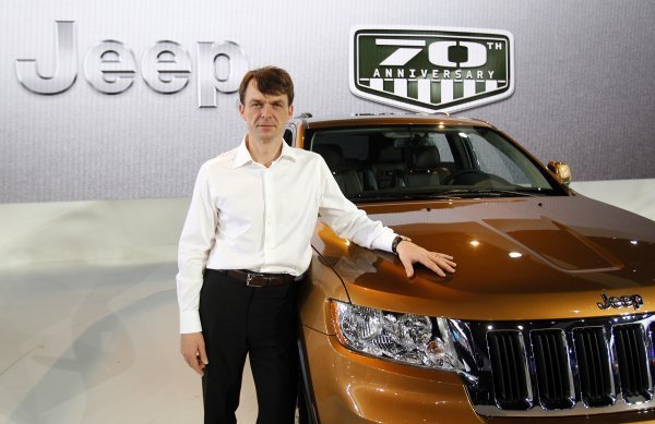 Mike Manley tijekom predstavljanja 70. godišnjice izdanja modela Jeep Grand Cherokee  međunarodnom sajmu automobila u Detroitu 2011.