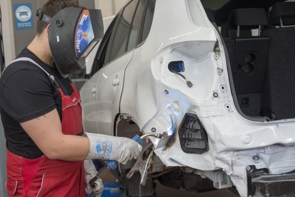 Električna vozila skuplja za popravak nakon nesreća, ali nema povećanog rizika od požara