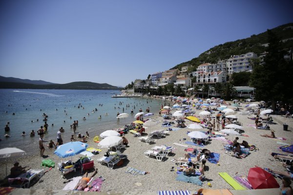 Velike gužve na plažama u Neumu