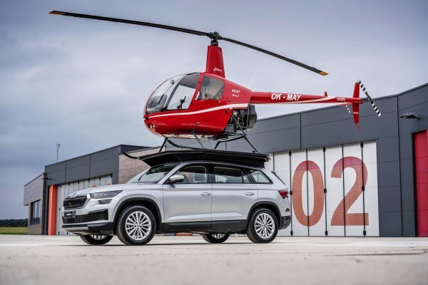 Srebrni serijski SUV Škoda Kodiaq pretrpio samo minimalne preinake za slijetanje helikoptera