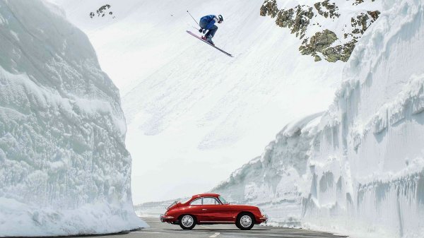 Aksel Lund Svindal preskače Porsche 356 B