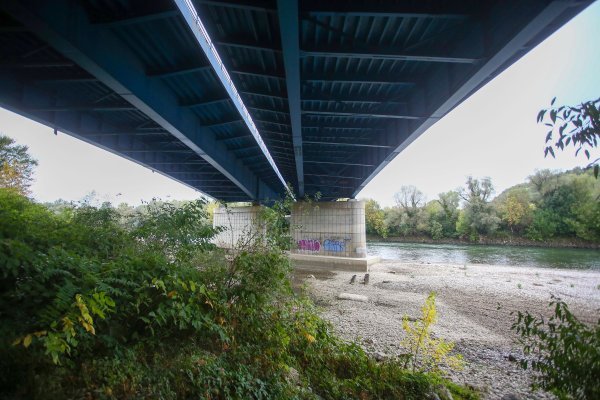 Oštećeni most na Savi