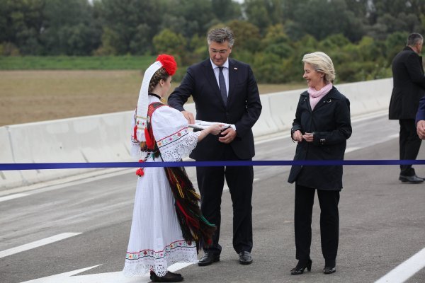 Andrej Plenković, Ursula von der Leyen i Zoran Tegeltija otvorili most preko Save kod Svilaja