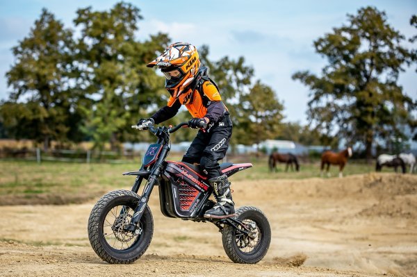 Bili smo na premijeri električnih enduro/cross motora Kuberg