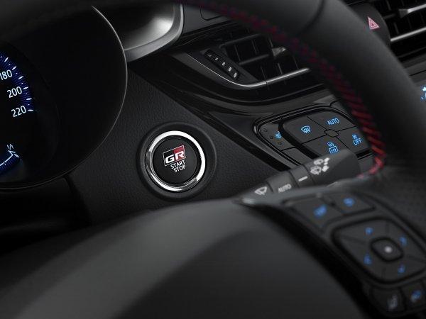 Toyota C-HR GR SPORT s motorom 2.0 Hybrid Dynamic Force ukupne izlazne snage sustava od 184 KS