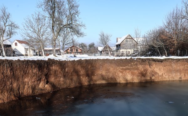 Urušne vrtače u Mečenčanima