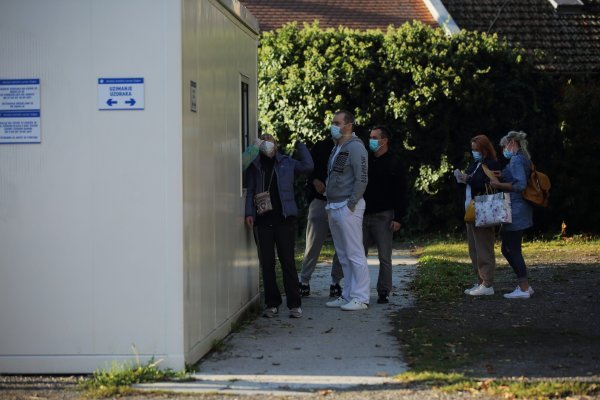 Testiranje na koronu zdravstvenih djelatnika u KBC Osijek