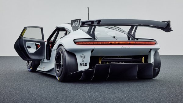 Zavirili smo ispod karoserije konceptnog Porschea Mission R