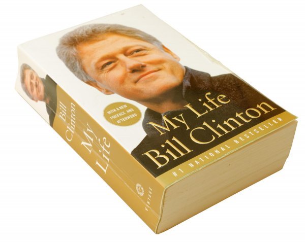 Bill Clinton je dobro unovčio svoje dane u Bijeloj kući, njegov nasljednik George W. Bush dobio je tek sedam milijuna za svojue memoare 'Trenuci odlučivanja' 