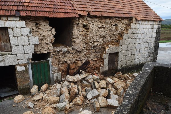 Posljedice potresa urušila se štala kod Dugopolja