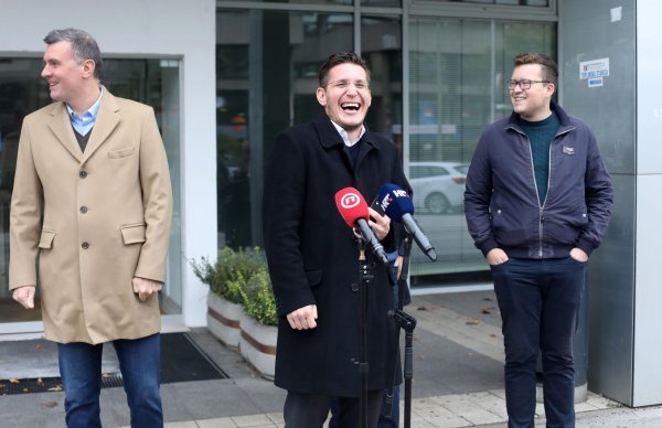 Članovi MOST-a održali konferenciju "Građani ne smiju biti taoci kaosa u Zagrebačkom holdingu"