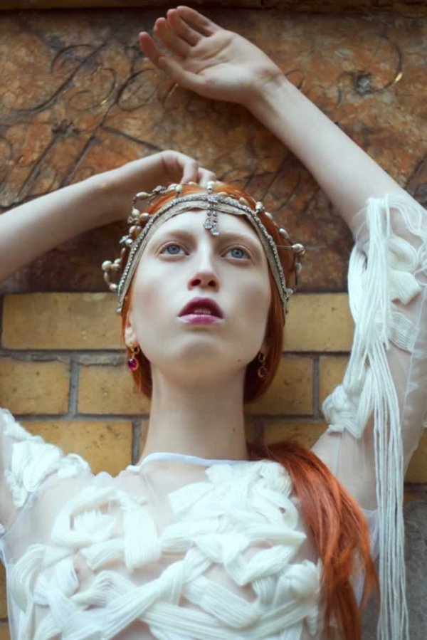 003 Kategorija Moda Suzana Holtgrave Where the wild roses grow