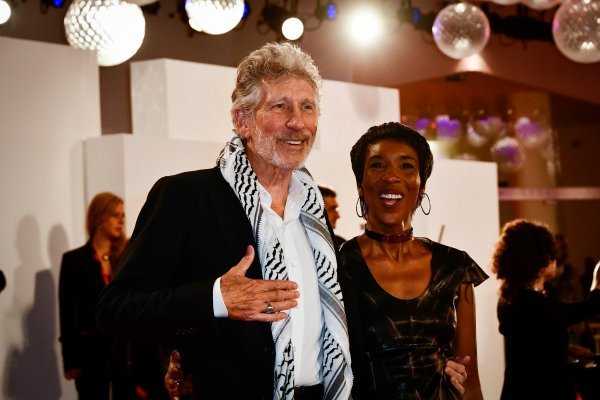 Roger Waters, Kamilah Chavis