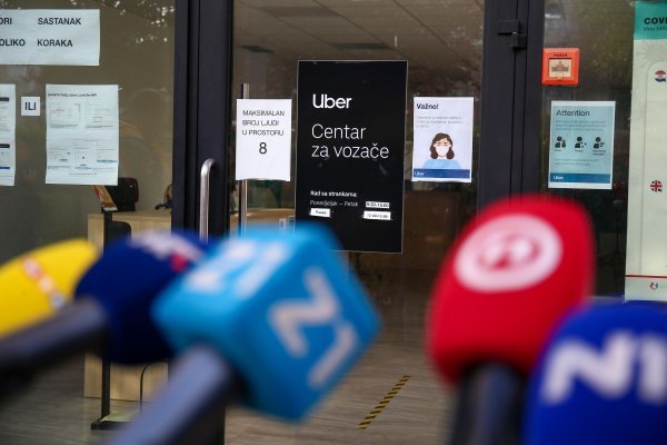 Sindikat radnika digitalnih platformi održao konferenciju za medije ispred sjedišta Ubera