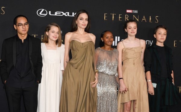Angelina Jolie s djecom