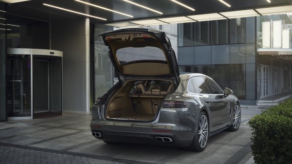 Porsche Panamera Sport Turismo  (1)