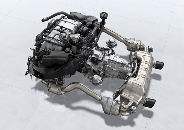 Porsche 718 Cayman GT4: S 420 KS (309 kW ) i linearnom isporukom snage, najsnažniji i najemotivniji motor u seriji modela 718 osvaja svojim posebno izravnim odzivom i upečatljivim zvukom