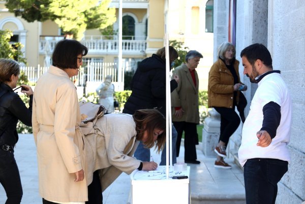 Hrvatski suverenisti krenuli s prikupljanjem potpisa za referendum Zaštitimo hrvatsku kunu
