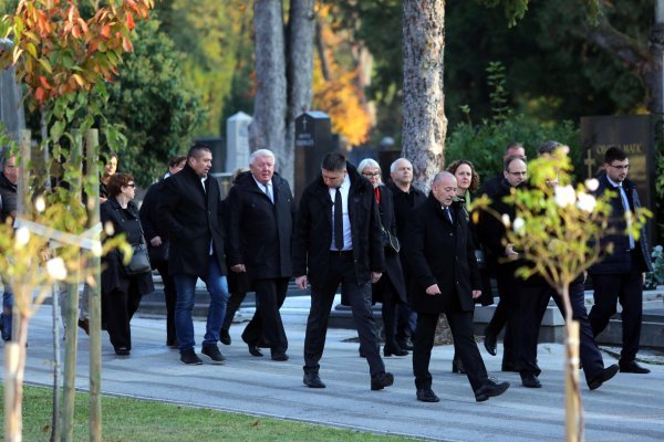 U prigodi blagdana Svih svetih, predsjednik Vlade Andrej Plenković obišao Mirogoj
