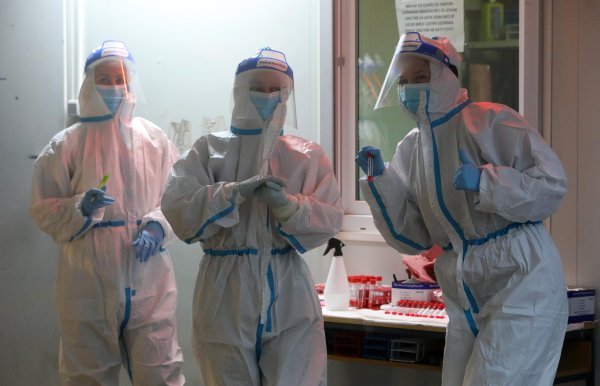 U Karlovcu povećane gužve na testiranje na covid-19