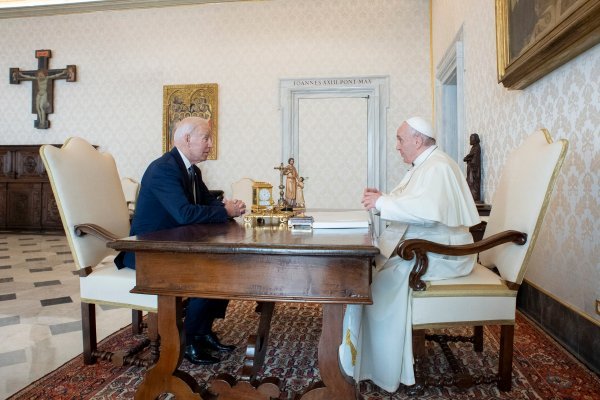 Joe Biden i papa Franjo nasamo su razgovarali 90 minuta