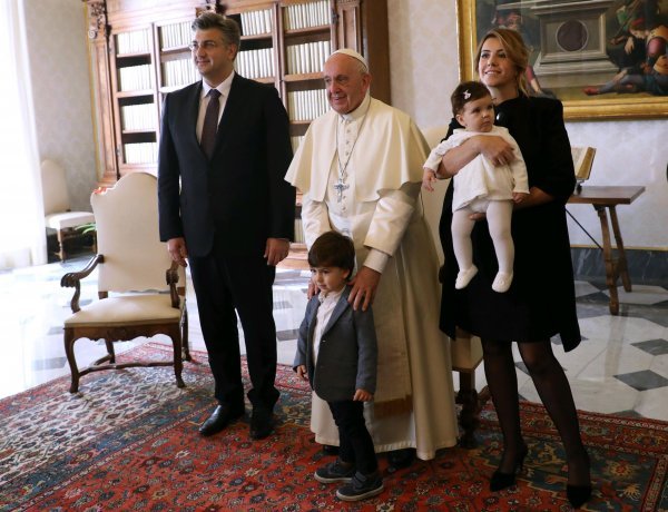 Premijer Plenković s obitelji kod pape Franje u listopadu 2017. godine