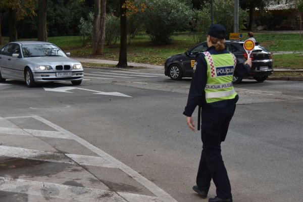 Od 1. studenog morate imati upaljena dnevna svjetla na svom vozilu  inače riskirate plaćanje kazni