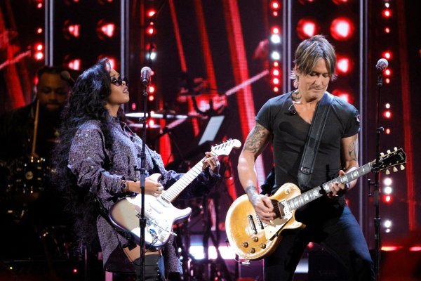 H.E.R. i Keith Urban na Tina Turner tributeu