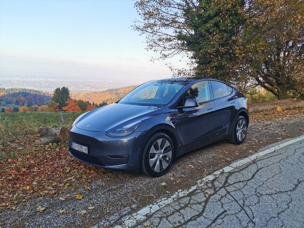 Tesla Model Y Long Range Dual Motor All-Wheel Drive