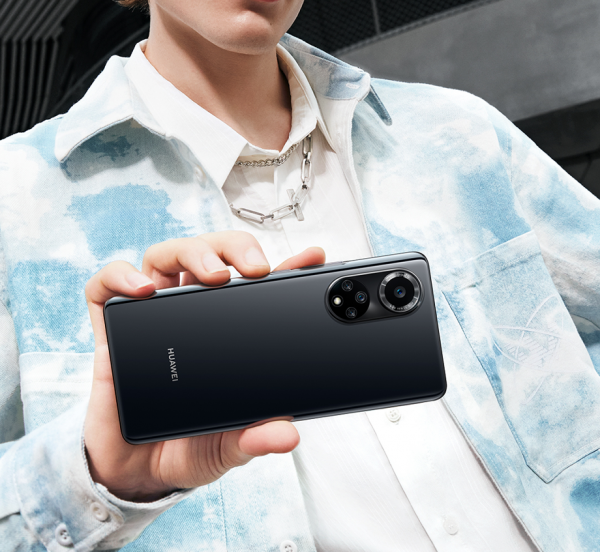Huawei nova 9 in black