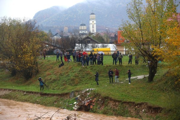Sarajevo: Izlijevanje rijeke Bosne i Željeznice iz korita na lokalitetu općine Ilidža