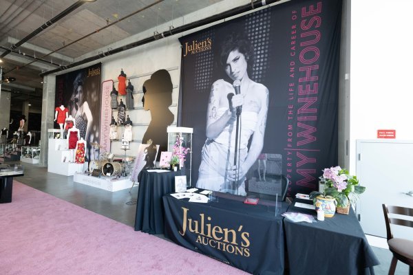 Aukcija osobnih stvari Amy Winehouse