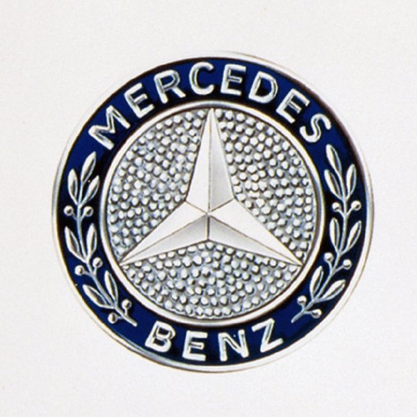 100 godina Mercedesove trokrake zvijezde uokvirene prstenom