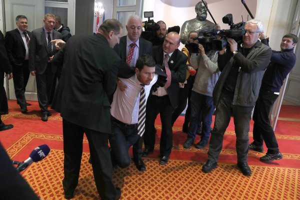 Izbacivanje Ivana Pernara iz sabornice