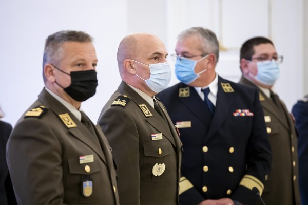 Sastanak Andreja Plenkovića s vojnim zapovjednicima