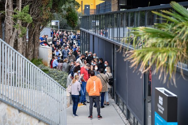 Gužva na cijepljenju protiv covida u Dubrovniku