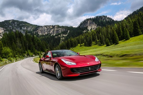 Ferrari GTC4Lusso na osnovu kojeg je napravljen jednokratni Ferrari BR20