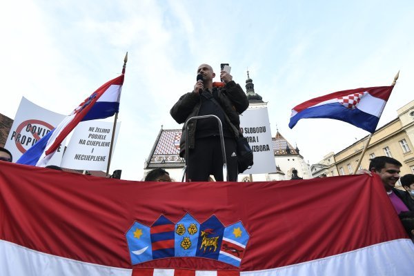 Prosvjed protiv covid potvrda u Zagrebu