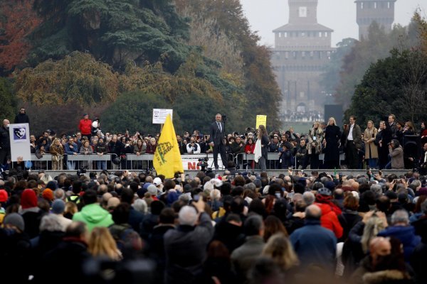 Prosvjed protiv covid potvrda u Milanu