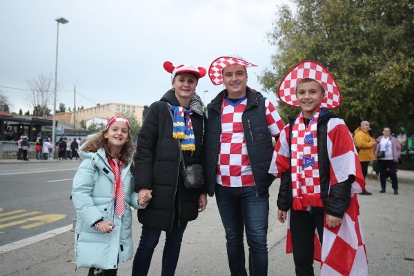 Hrvatska - Rusija, navijači ispred Poljuda, 14.11.2021.