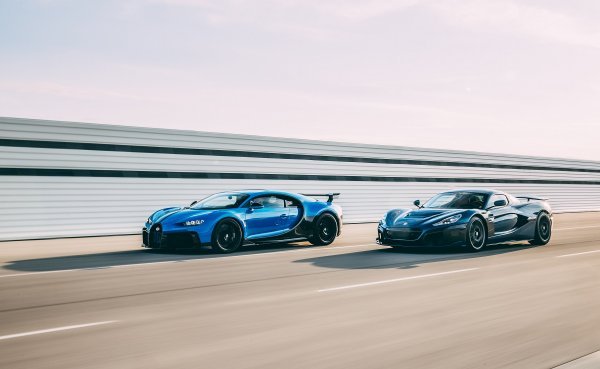 Bugatti Rimac odgađa izlazak na burzu: na slici Bugatti Chiron i Rimac Nevera