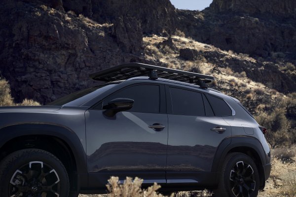 Mazda CX-50 (Polymetal Gray siva)