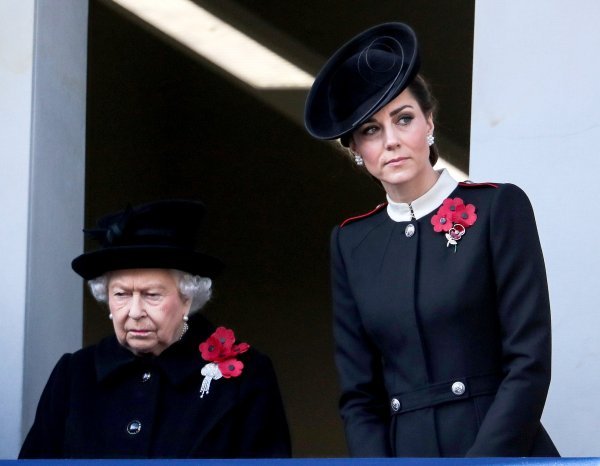 Kraljica Elizabeta II i Kate Middleton na Remembrance Day 2018. godine
