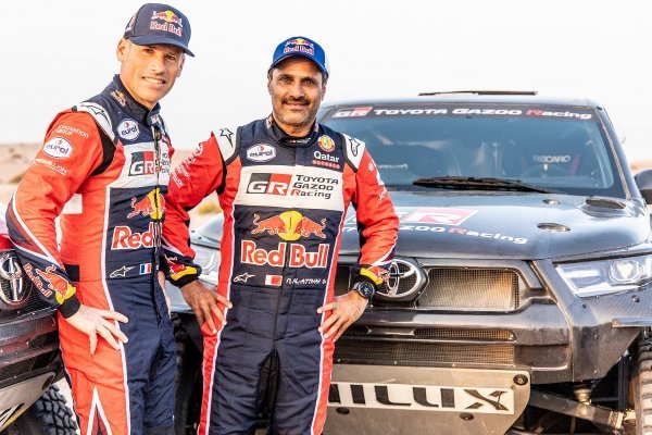 Toyota GR DKR Hilux T1+ u fazi prototipa u Namibiji: Vozač Nasser Al-Attiyah i Mathieu Baumel, suvozač (na slici lijevo)